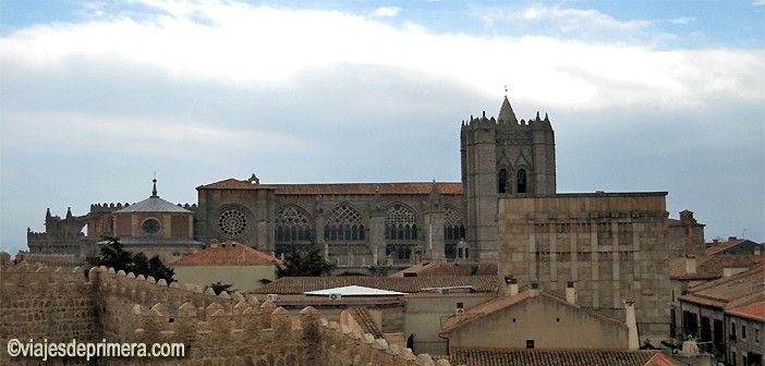 AVILA-CATEDRAL-MURALLA-CASTILLA-LEON-ESPANA