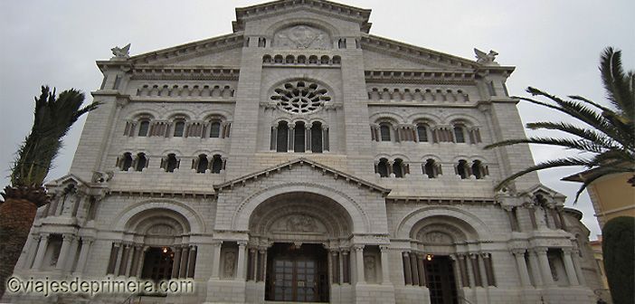 Fachada de la Catedral de San Nicolás, en el Principado de Mónaco