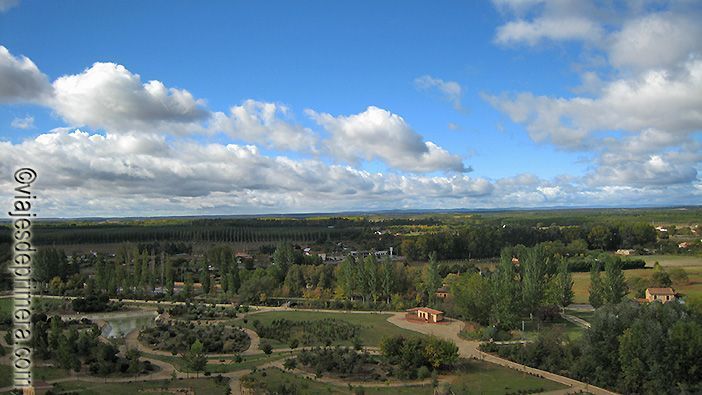 Vistas de la vega de los ríos Órbigo, Tera y Esla desde la Torre del Caracol del Castillo de la Mota de Benavente, hoy Parador de Turismo