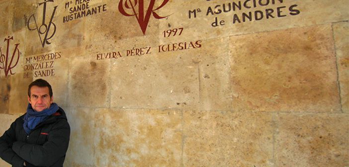 Javier Castro frente a los Vítores del Colegio Anaya en Salamanca