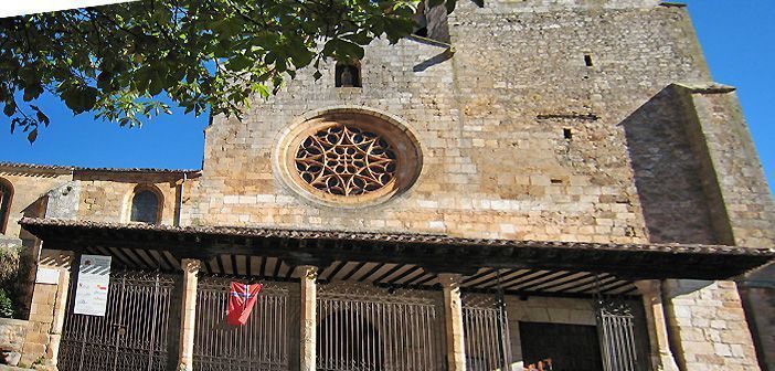 Fachada principal de la Colegiata de Covarrubias, en Burgos.