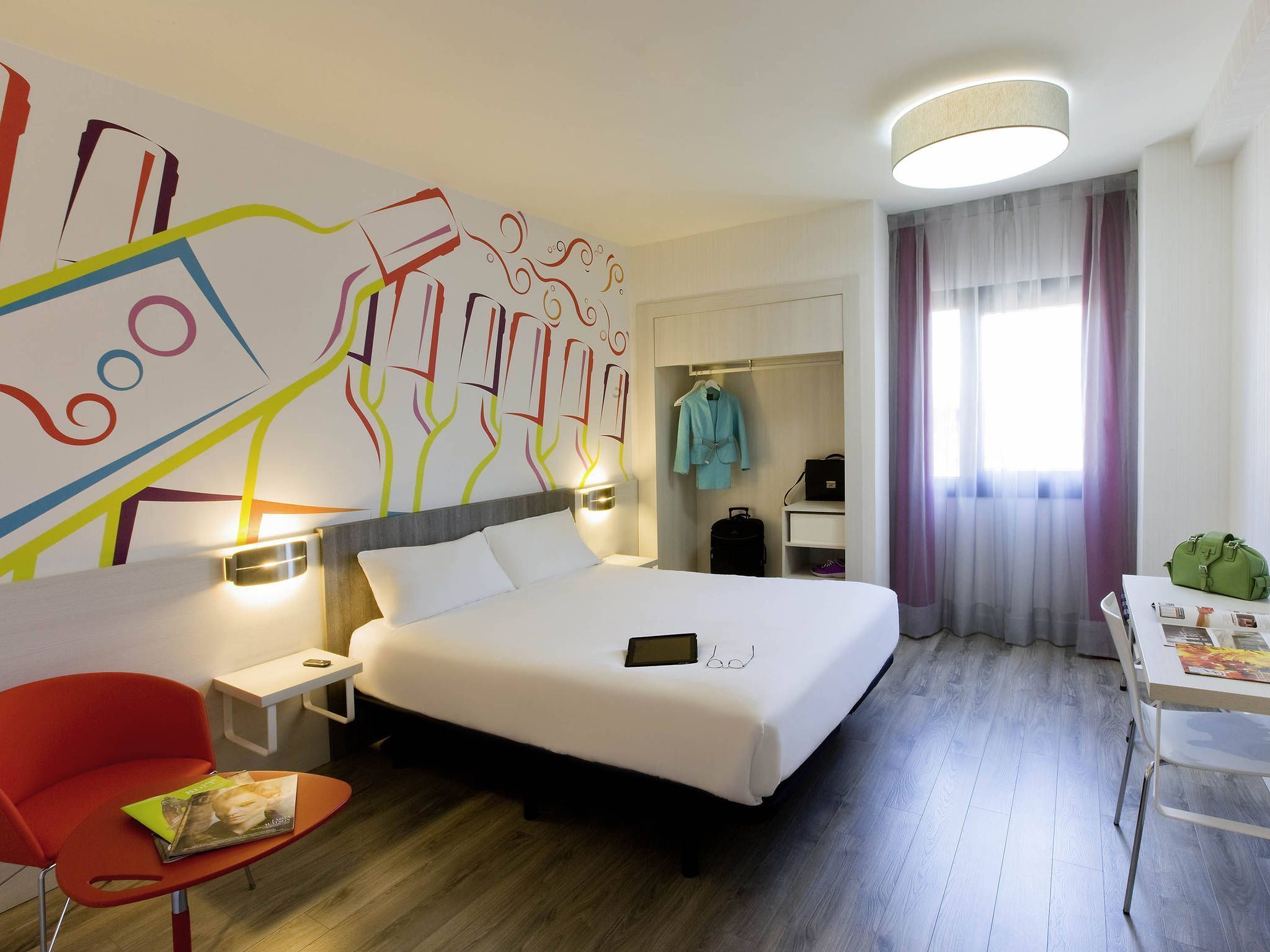 El Ibis Styles Madrid Prado es un hotel temático de Madrid inspirado en el mundo del vino