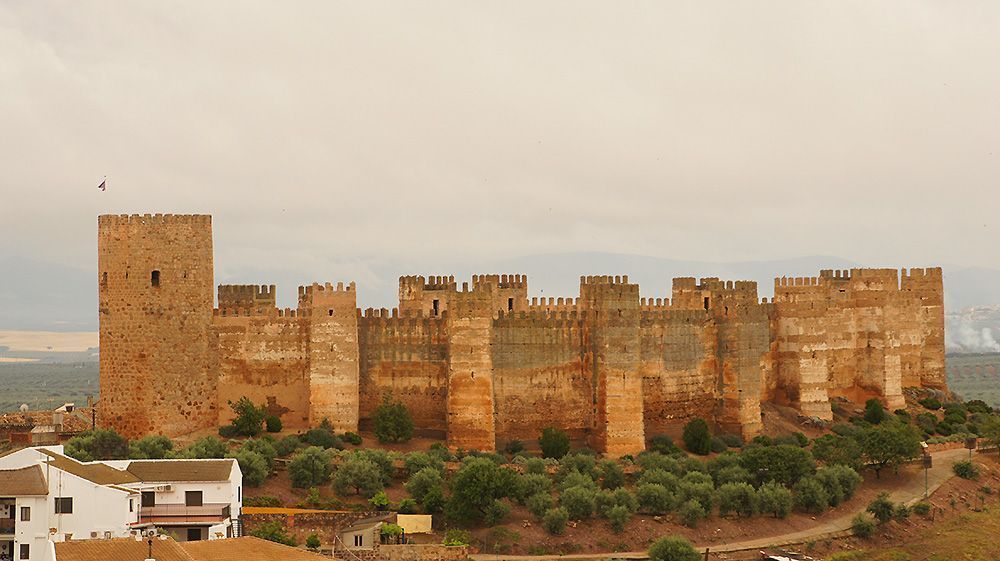 El castillo de Baños de la Encina es uno de los 19 castillos de la Ruta de los castillos y batallas de Jaén