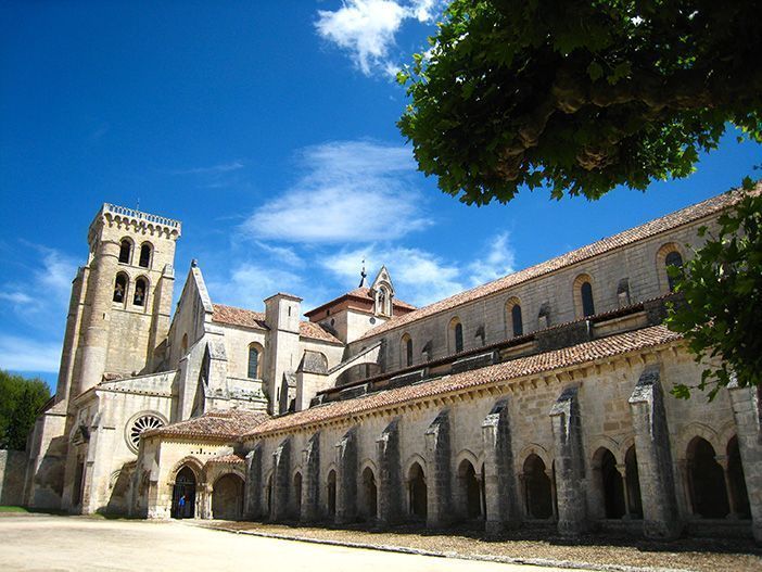 El Claustro de los caballeros del Monasterio de Las Huelgas conserva los sepulcros de varios muertos en la batalla de Las Navas de Tolosa