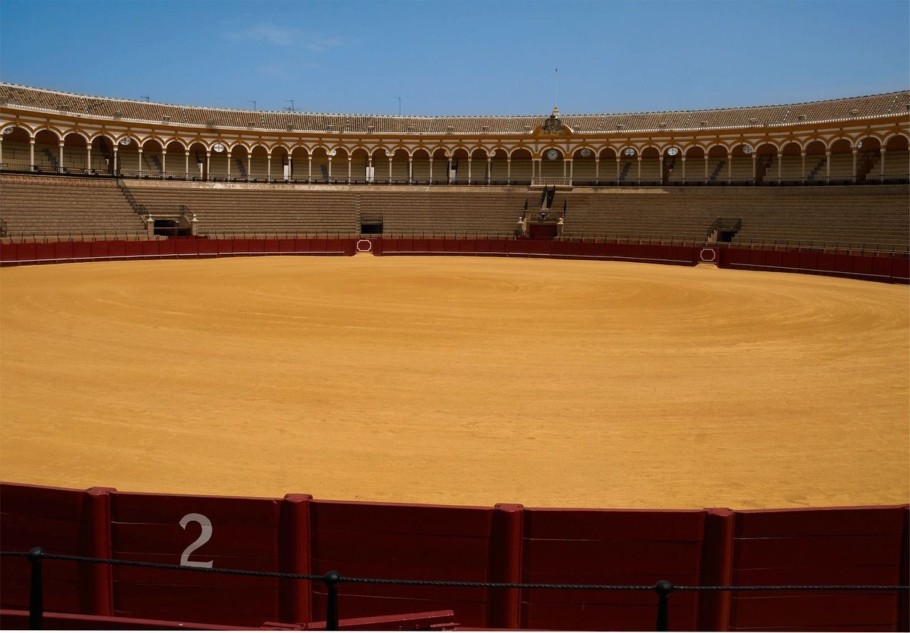 La Maestranza de Sevilla es una de las plazas de toros más curiosas de España.