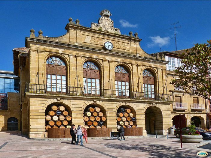 El Ayuntamiento de Haro es uno de los lugares que ver en la capital del Rioja