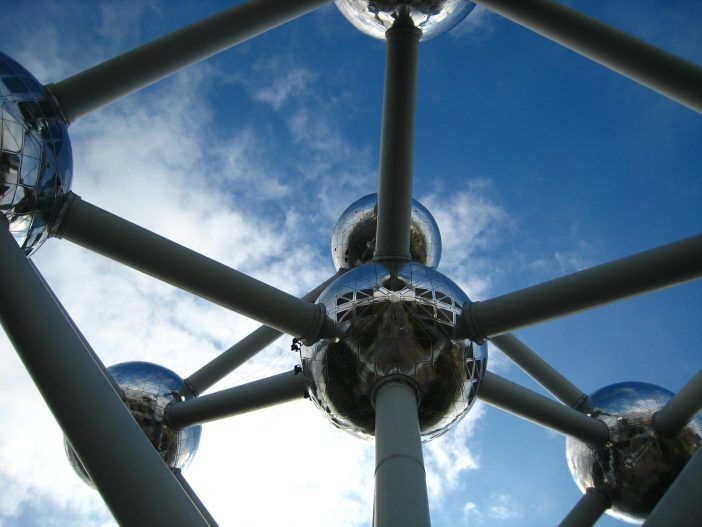 El Atomium es uno de los lugares que ver en Bruselas