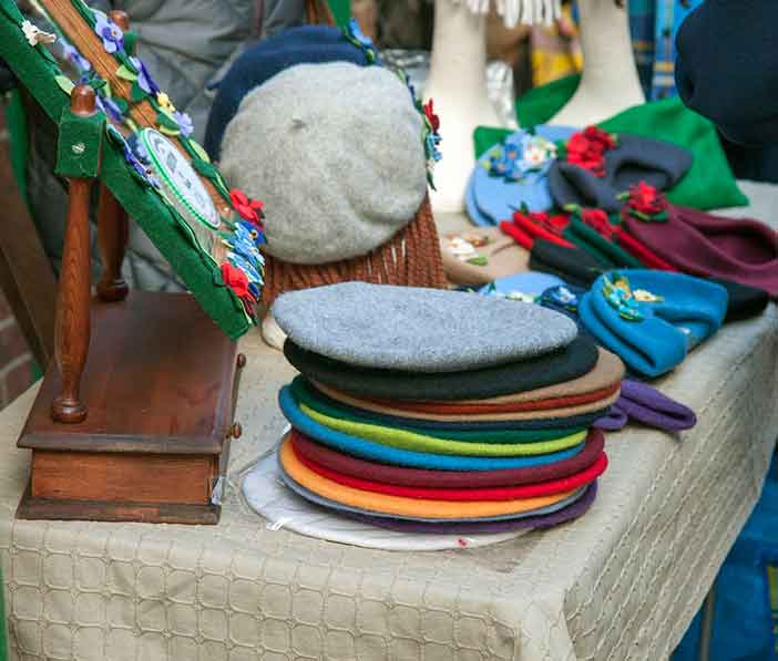 Las mujeres judías que se tapan la cabeza pocas veces utilizan el gorro judío tradicional o kipá