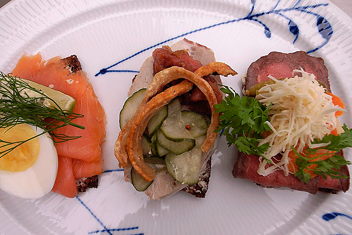 Si quieres comer barato en Copenhague, prueba el Smorrebrdosmad