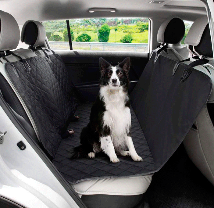 Si vas a viajar con tu mascota en coche, la cubierta impermeable puede ayudarte a mantener limpia la tapicería