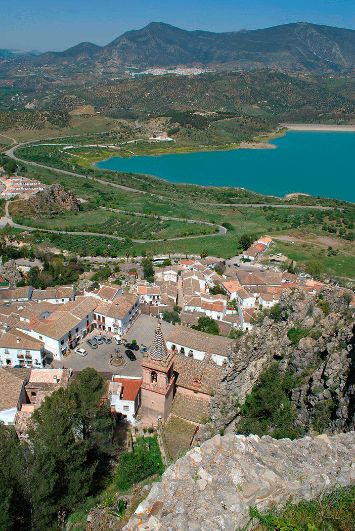 Zahara de la Sierra es uno de los pueblos blancos de Cádiz imprescindibles
