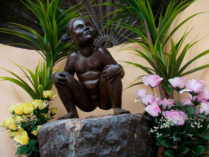 Jeanneke Pis es uno de los monumentos de Bruselas más visitados desde 1985