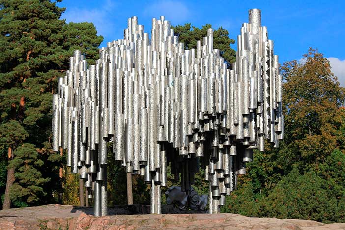 El Monumento a Sibelius es uno de los sitios que visitar en Helsinki más especiales