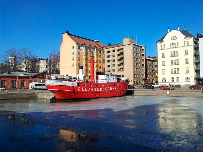 La Plaza del Mercado y el Puerto son dos lugares que ver en Helsinki por su importancia comercial y popular