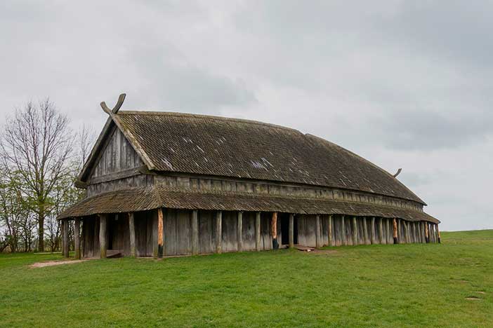 En Noruega puedes visitar varias casas comunales vikingas donde recrean la vida tradicional de los vikingos de Noruega