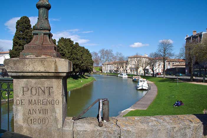 Navegar por el Canal du Midi es una de las cosas que hacer en Carcasona más originales