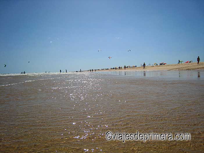 Pasar el día en la playa es uno de los mejores planes que hacer en Ayamonte