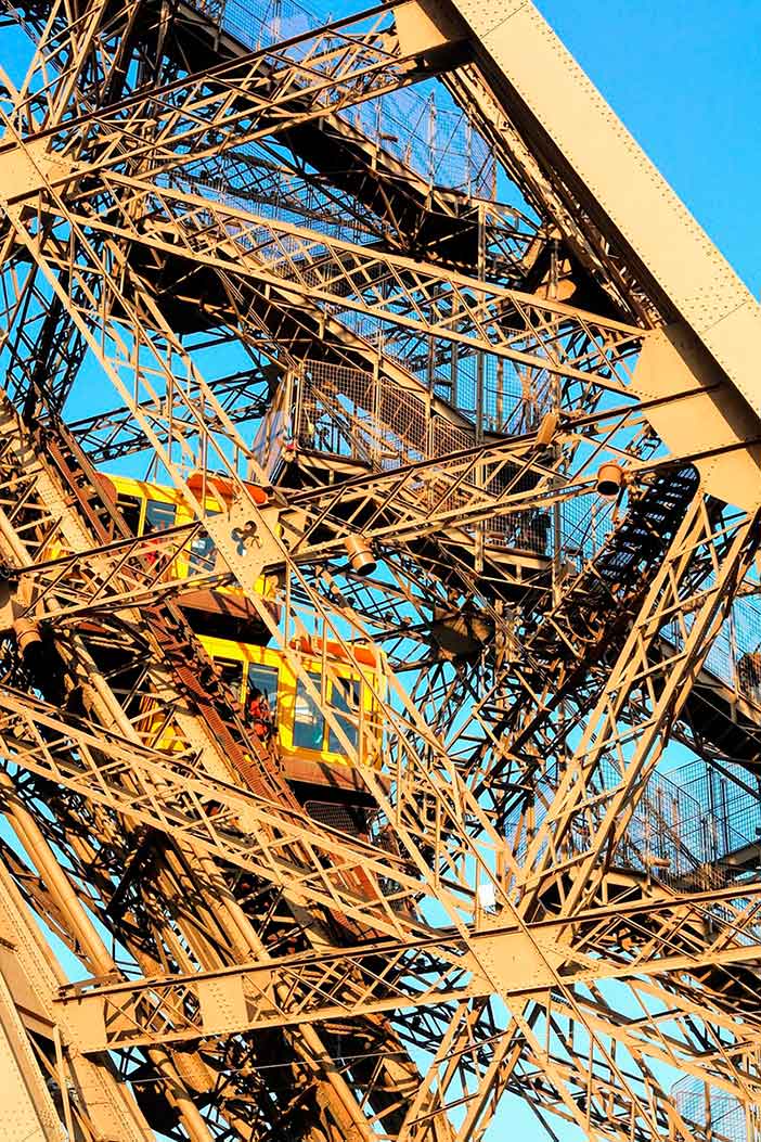 Puedes subir a la Torre Eiffel en ascensor o a pie