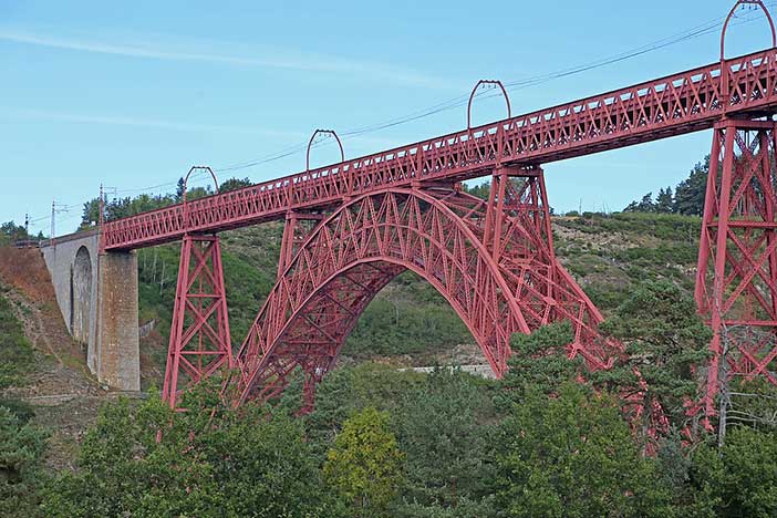 El Viaducto Garabit fue otra obra diseñada por el despacho de Gustave Eiffel padre de la Torre Eiffel