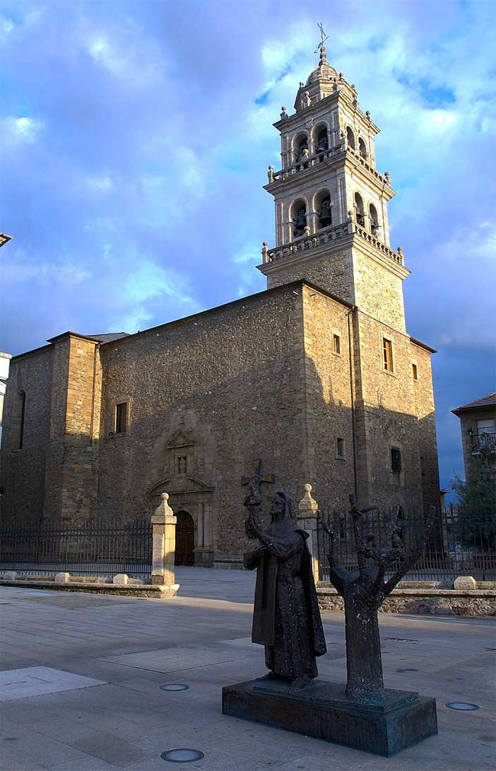 La Basílica de Nuestra Señora de la Encina es uno de los sitios que ver en Ponferrada más importantes