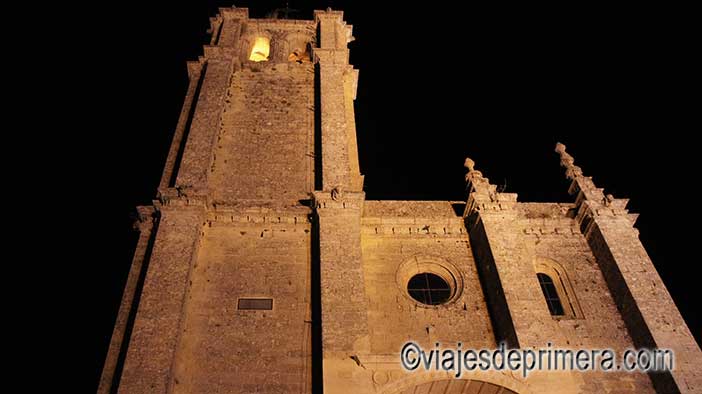 La Iglesia Mayor Abacial es uno de los sitios más impresionantes que ver al visitar la Fortaleza de la Mota en Alcalá la Real