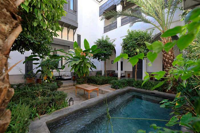 Los riads de Marrakech tienen un bonito patio interior con fuentes y plantas como el del Riad Zaouia 44