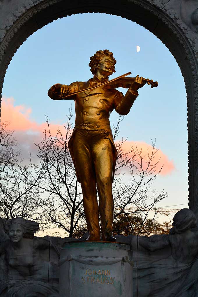 La estatua de Strauss es una de las más famosas de la Ringstrasse de Viena